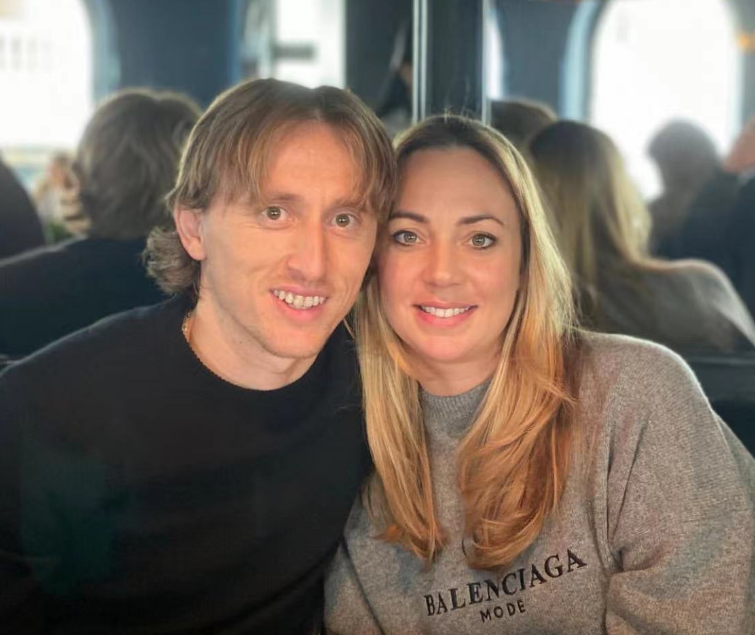 卢卡莫德里奇老婆（莫德里奇一家近照，37岁仍是超巨，冲大力神杯，妻子旺夫相）