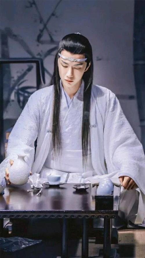 抹额造型别乱用，有人冷峻洒脱，有人呆萌可爱，关键还得脸型扛