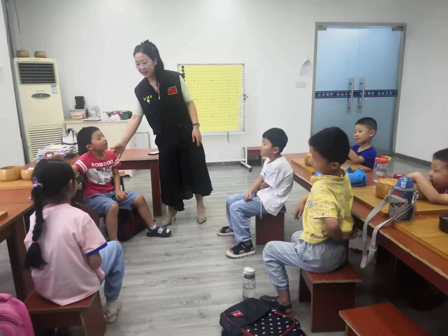 江苏泰兴：弘扬雷锋精神 从娃娃抓起