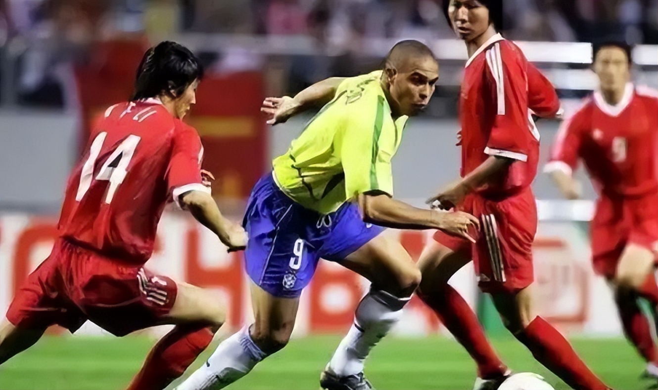 中國男足進世界杯是哪一年教練（2002年韓日世界杯，國足踢進世界杯背后真相，一球未進也光榮）