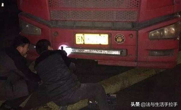 大货车加装后射灯被处罚，司机直言很委屈，如何合规使用后射灯？