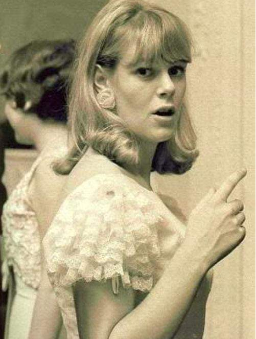 毒闺蜜!卡米拉的阴险无处不在,善良的戴安娜注定赢不了她