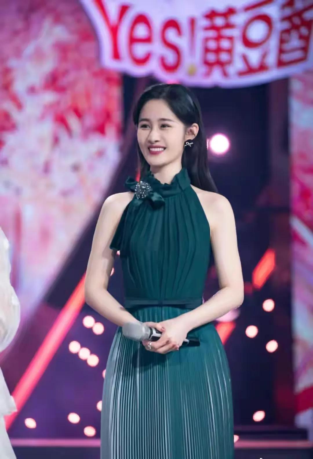 梁田｜湖南卫视主持人｜美图壁纸高清写真