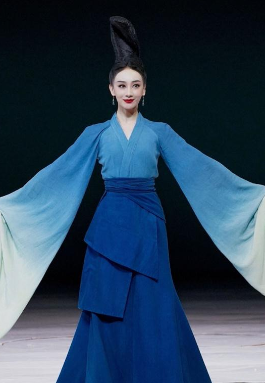 七一晚会15位女星一道风景线：汪明荃牡丹裙华贵，孟庆旸又出圈了