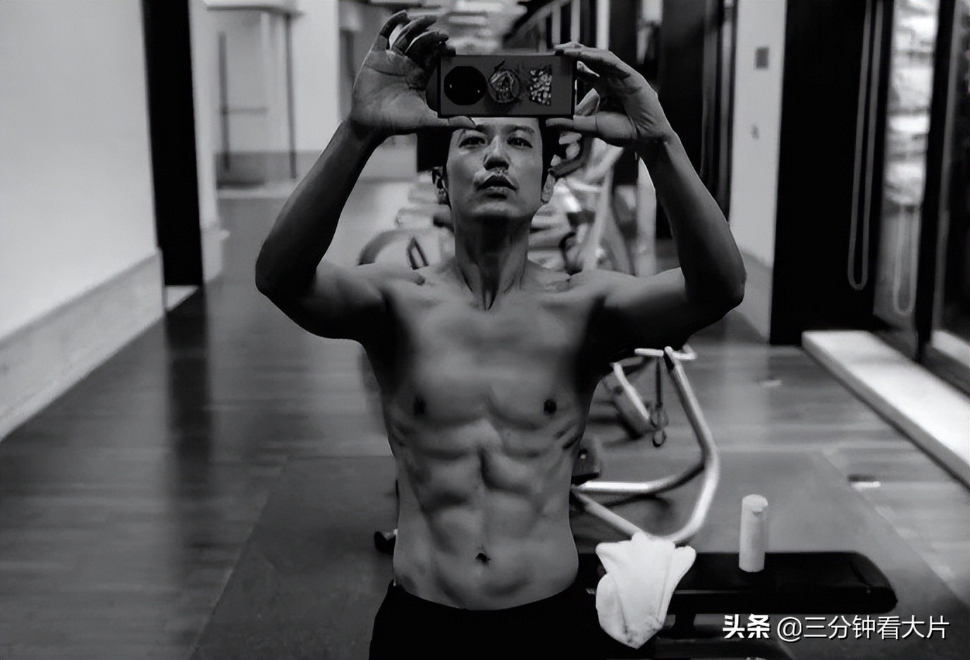 男演员身材管理请按照袁文康这个标准“内卷”起来吧