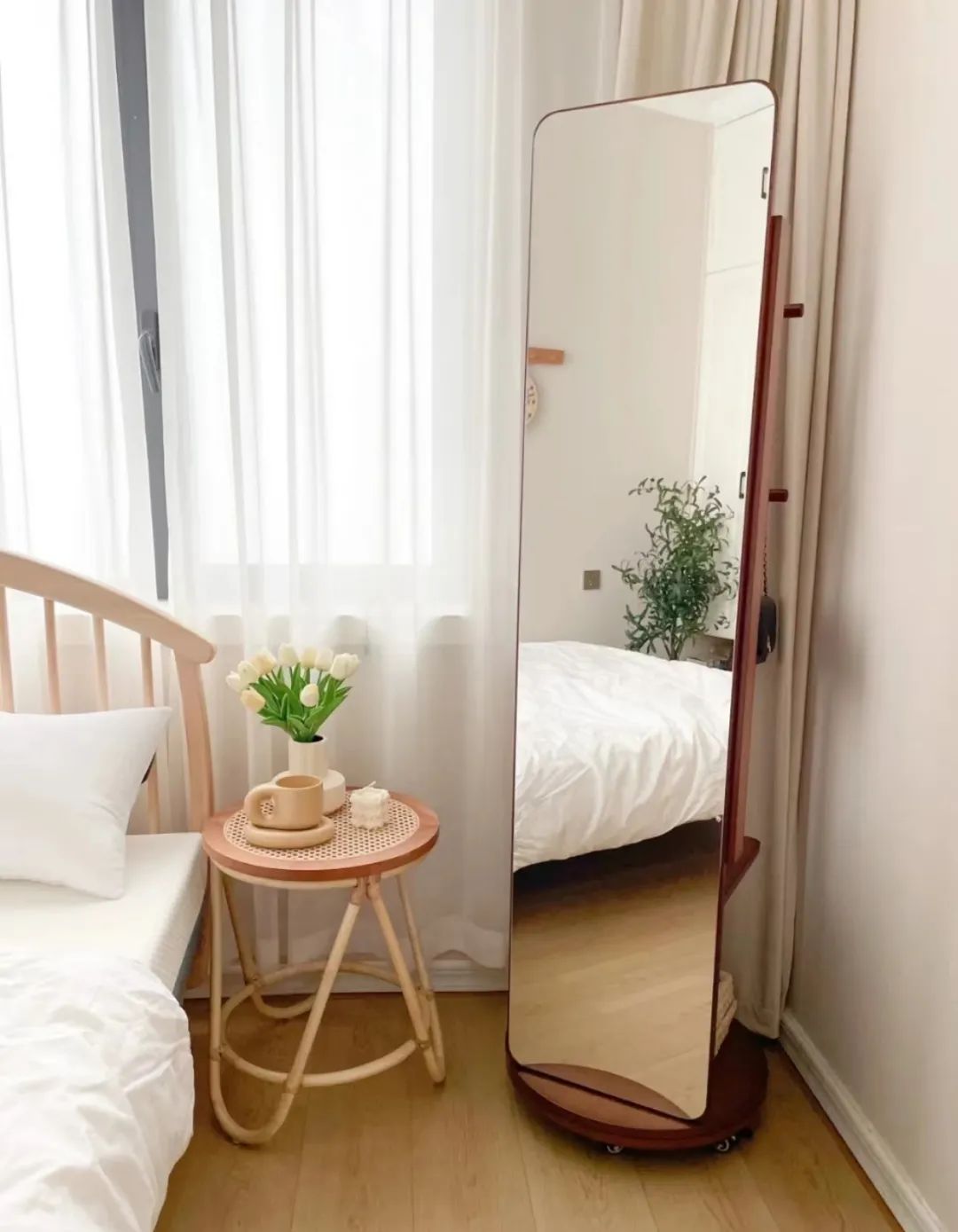 卧室镜子正确摆放图(卧室镜子怎样摆放)-第2张图片-科灵网