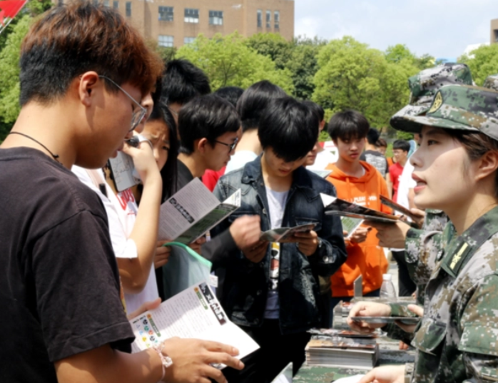 2022年“征兵新规”，政审有了“新要求”，部分学生将与军人无缘