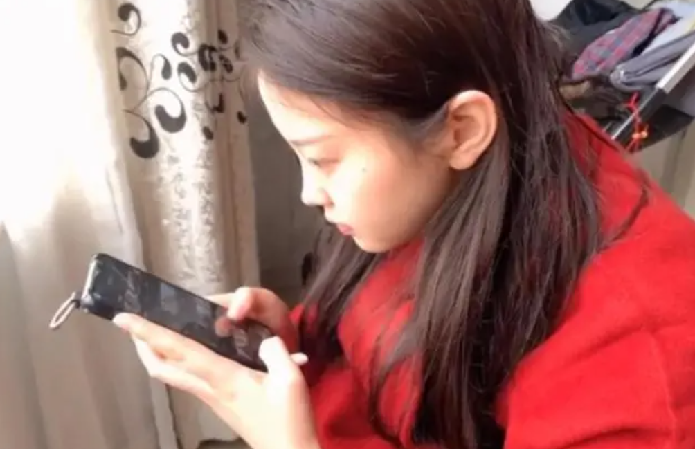 美希：四川23岁女孩大学期间狂赚百万，是团队包装，还是真实故事