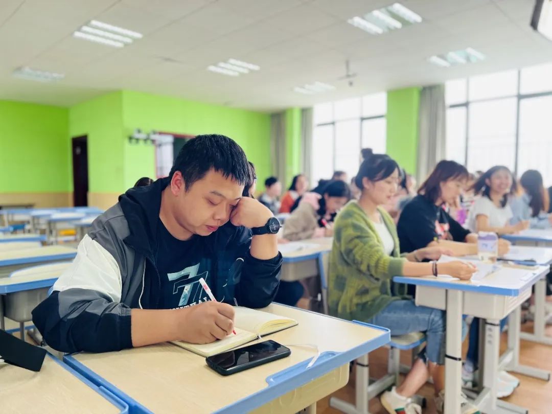 巴塘老师参与成都市双流区棠湖小学唐琦数学工作室研修活动并讲课
