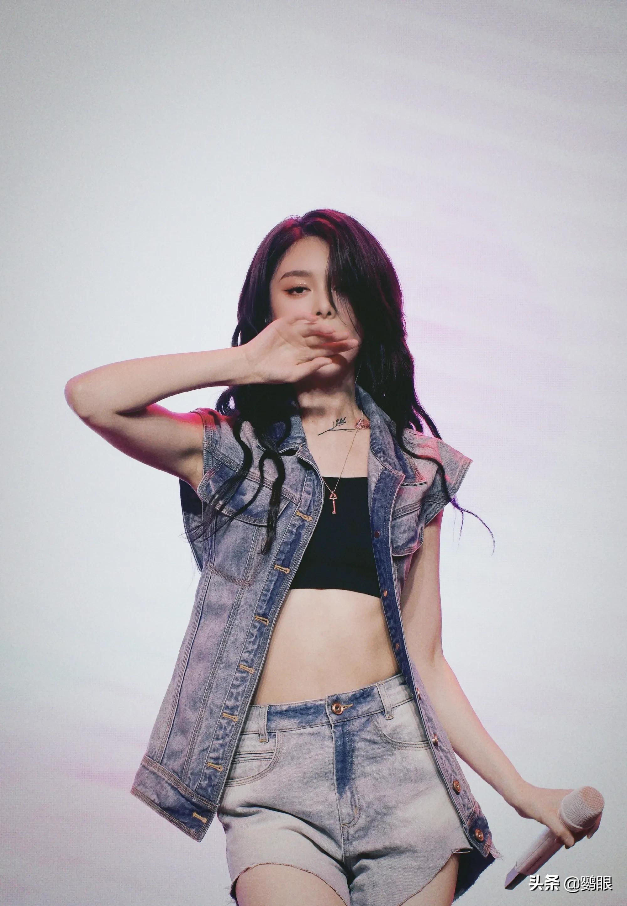 傅菁音乐会活力四射，疤痕上盛开出玫瑰，超美，超酷，超浪漫