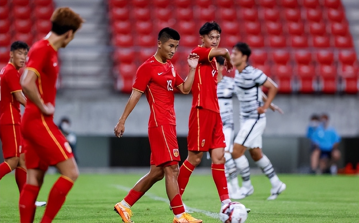 韩国男足进世界杯(0-3完败韩国队，又见五花肉！韩佳奇成全队最佳，主帅发声做调整)