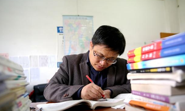 教师队伍“喜从天降”，职称和绩效或调整，部分教师工资涨幅较大