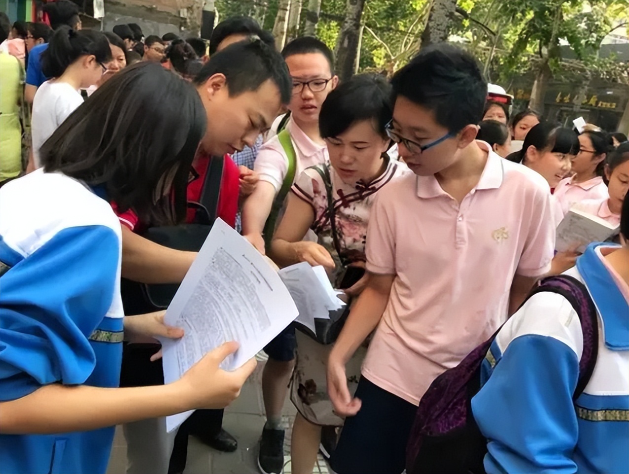 中考和高考当天，父母需要“全程陪考”吗？聪明的家长会这样做