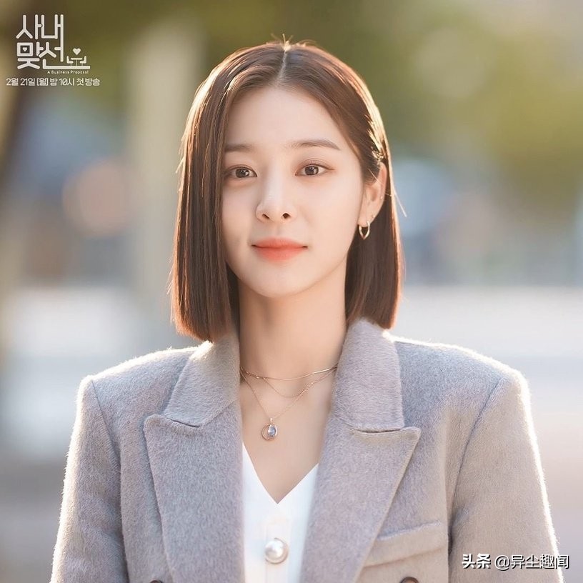 6位三眼皮明星盘点社内相亲薛仁雅电眼超杀是招桃花面相