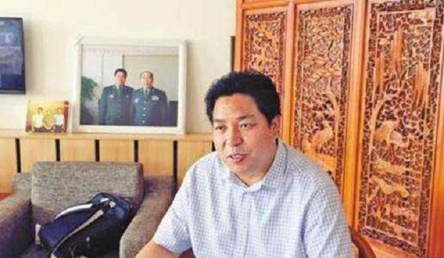 重庆小伙被迫乞讨，好心姐姐出手相救，20年后，小伙出100万报恩