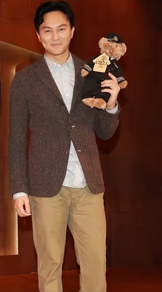 明明有1米8的大高个，但看起来很“矮”的12位男星，个个让人意外