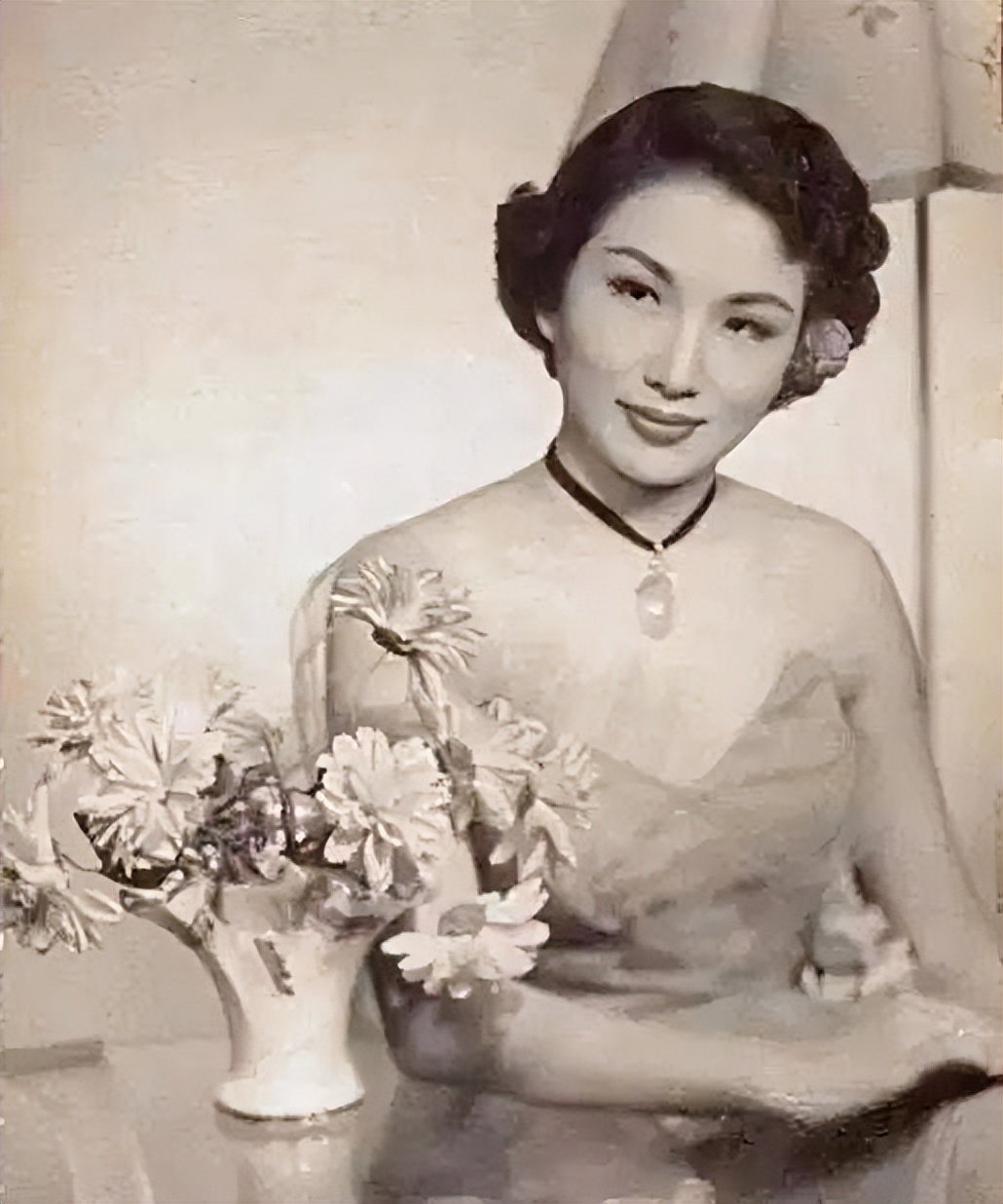 梁实秋恋爱的对象,正是43岁的歌星韩菁清.