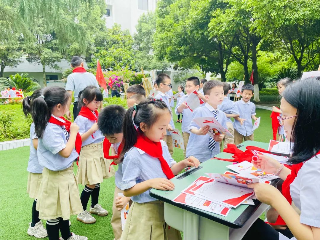少年心向党 入队争先锋｜永安小学举行一年级分批入队闯关活动