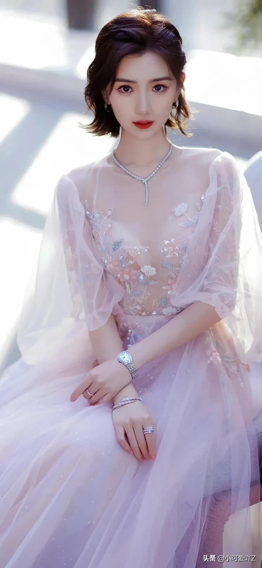 毛晓彤，可爱美丽的花仙子