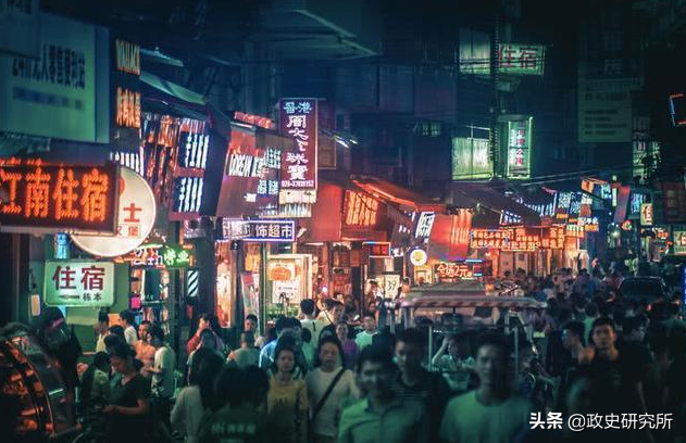 从“世界工厂”到“桃色之都”，东莞三十年来经历了什么？