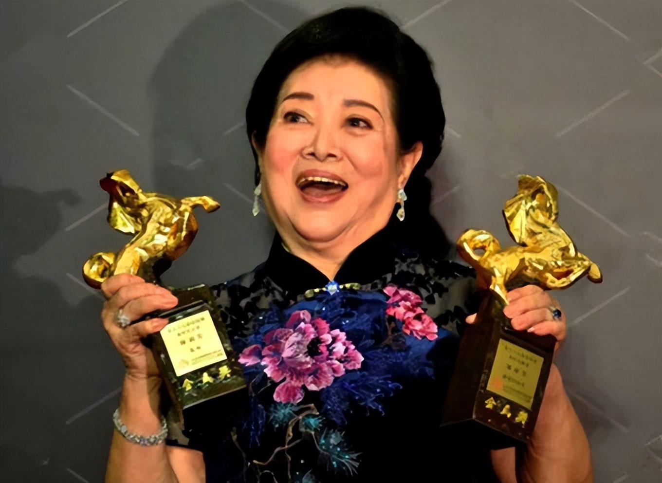 影帝影后多敬业？有人生吞12枚鸡蛋、鼻子被打歪，有人为戏锯门牙