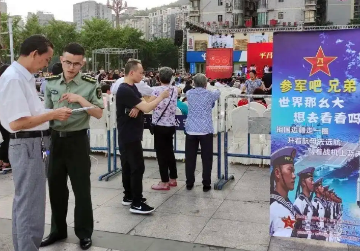 大学生“应征入伍”，2年能拿到多少补助？想参军的还需提前了解