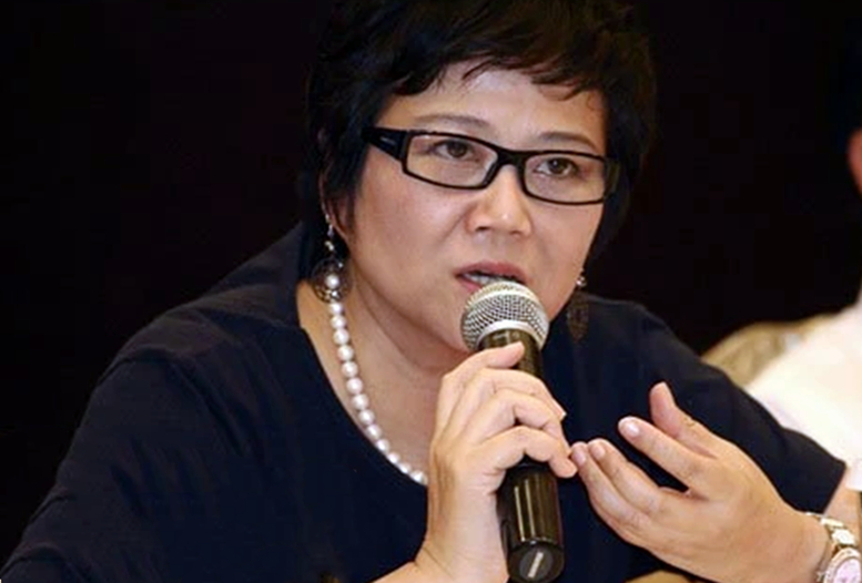 名导胡玫：拍《雍正王朝》成名，再婚找到幸福，丈夫愿做家庭内勤