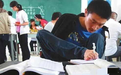 无臂状元杨孟衡，考上剑桥硕士，收获爱情，结婚生子成了人生赢家