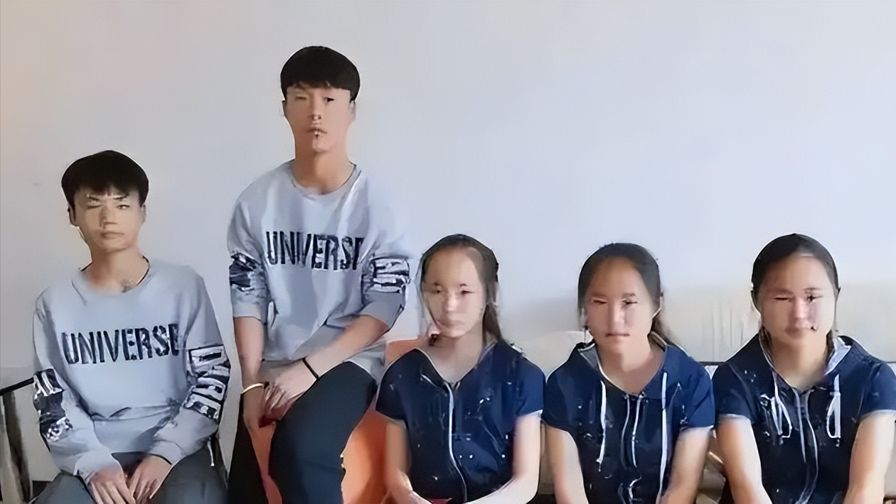 轰动一时的中国首例5胞胎：父亲因劳累过世，孩子们已考上大学