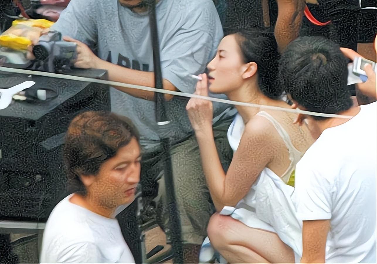 小宋佳这么放得开博人眼球结果确实如她所料上了热榜,但是这话题说的