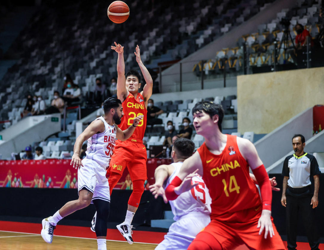 中国十大篮球运动员排名(中国男篮12人名单出炉!