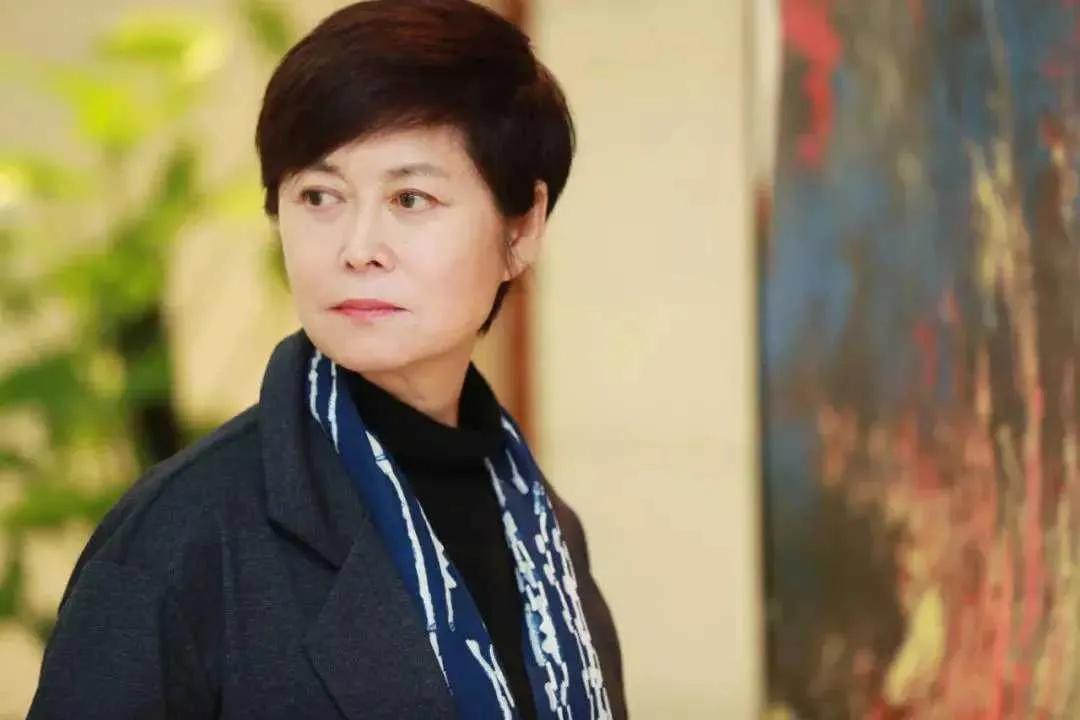 25年前直播香港回归的4位央视主持人，2人去世，1人落魄，1人退休