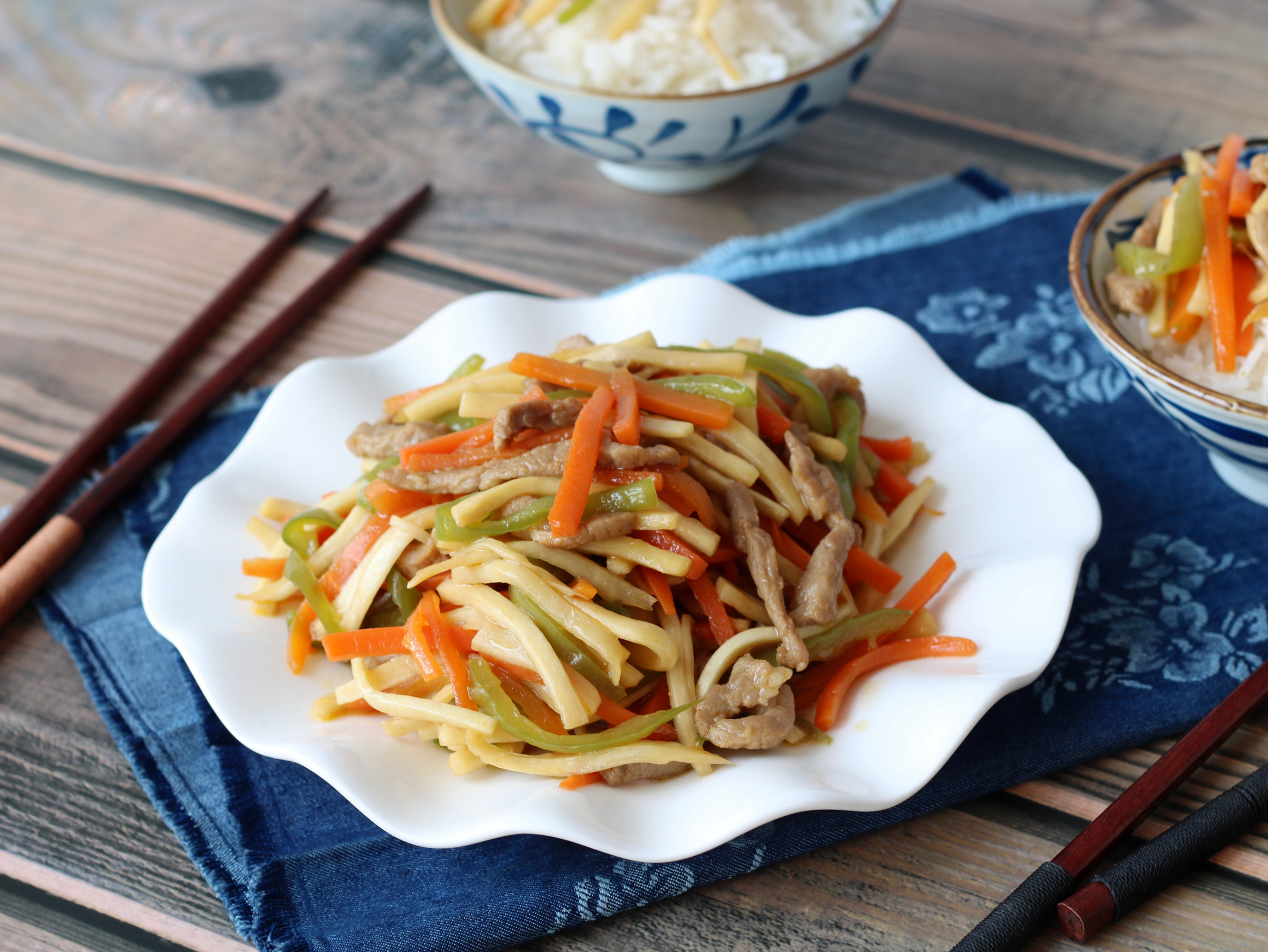图片[1]-【芹菜茭白炒肉丝】做法步骤图 好吃下饭 孩子们都-起舞食谱网