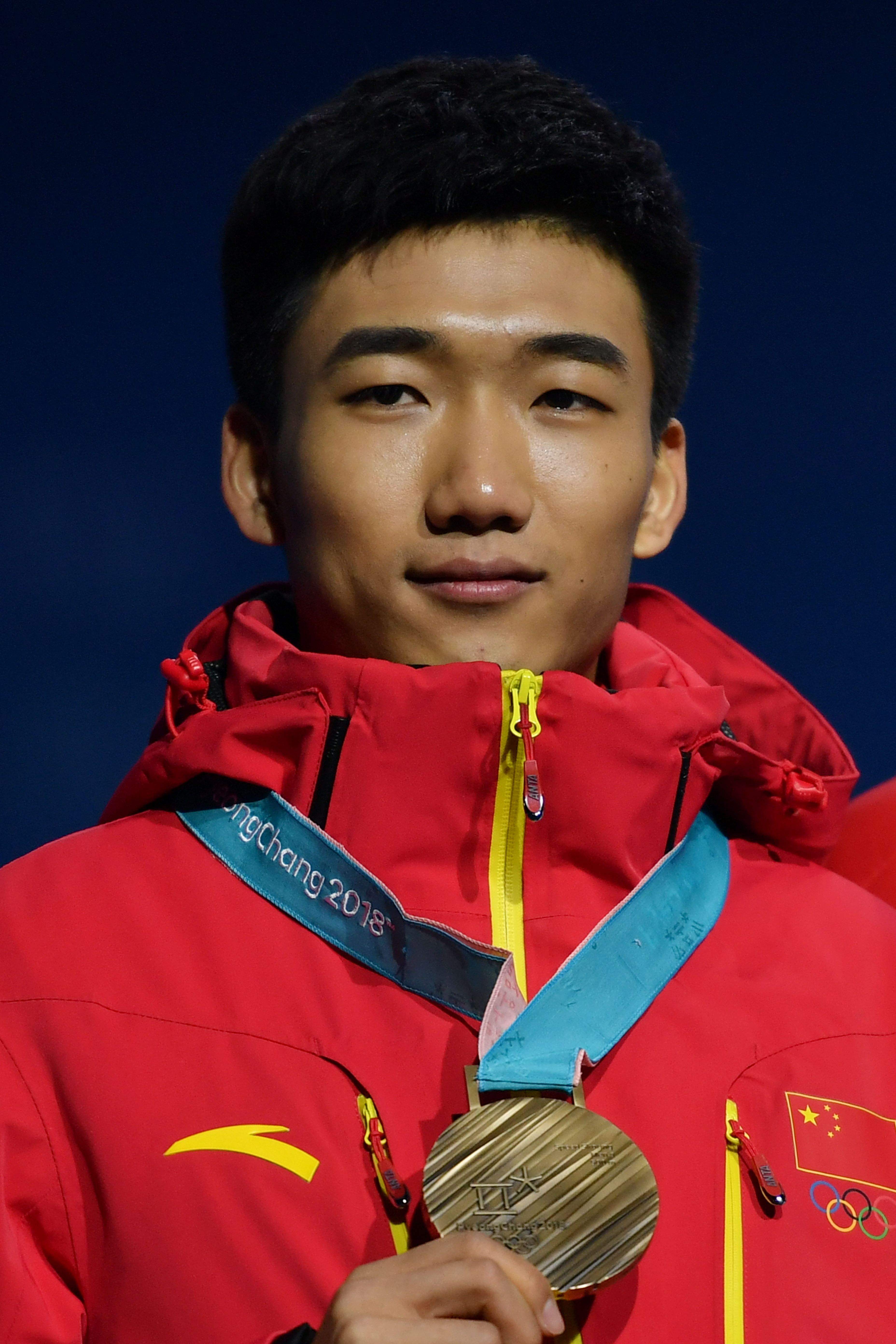中国第一枚冬奥会金牌获得者是谁(冬奥会结束了，这8位运动员，个个夺冠，为国争光，皆受大众喜爱)