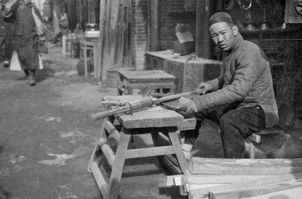 1951年，包头一锅炉工因老婆太漂亮被捕，聂元帅：立即执行死刑