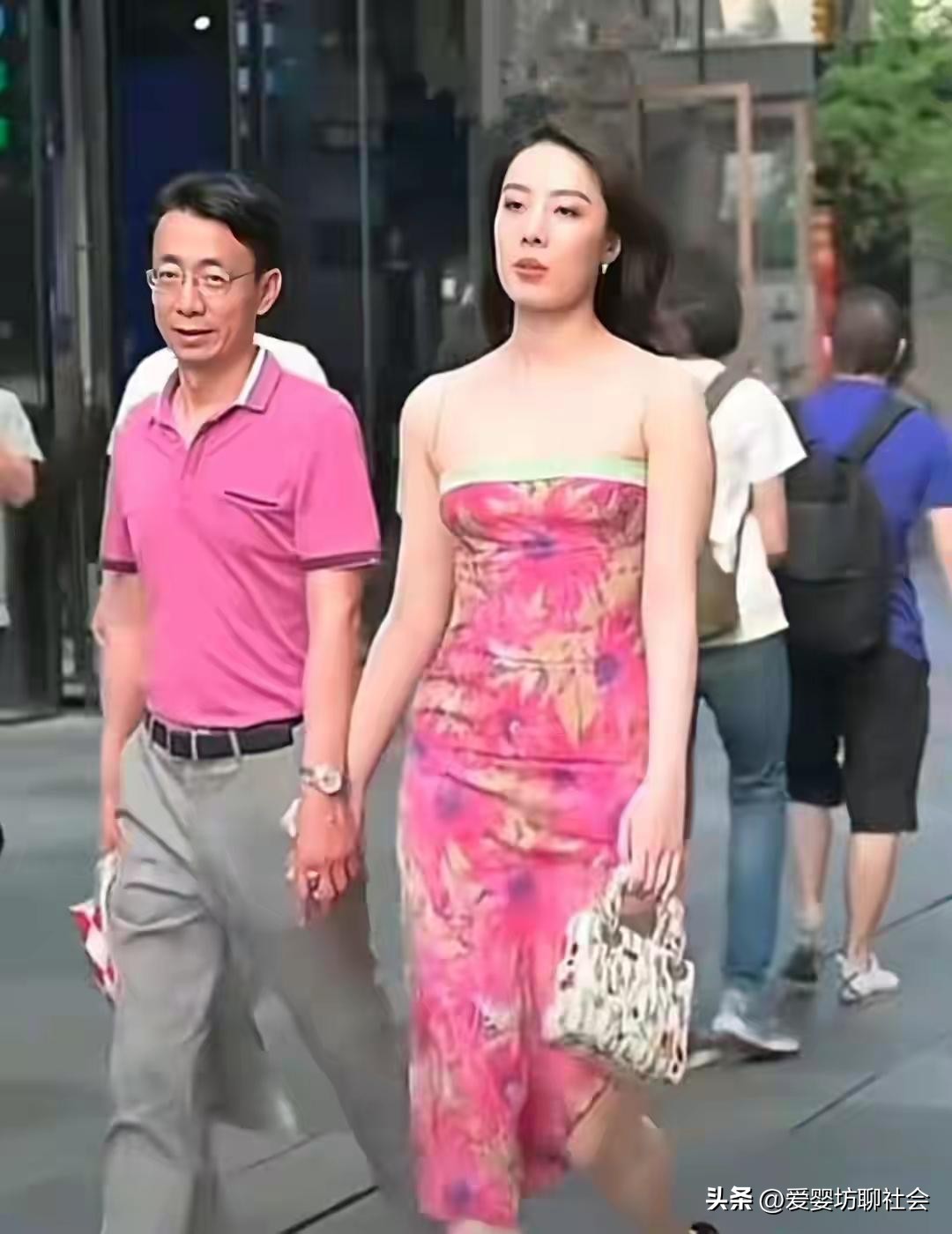 董思槿凭什么能在美女如云的成都街头炸街! 有三点原因