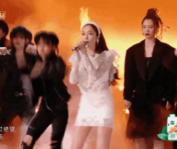 郑秀妍唱《孤勇者》爆发力超强 穿白裙犹如公主