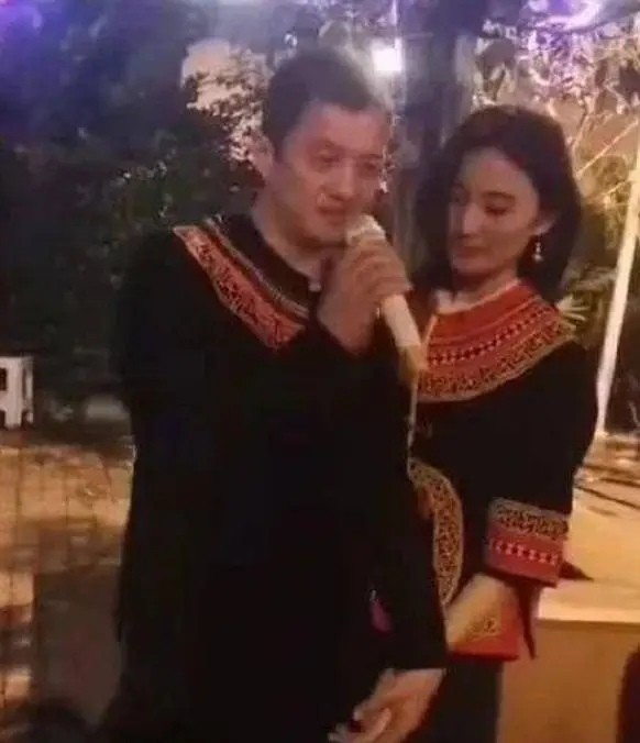 李亚鹏再婚了！官宣与海哈金喜结婚生子，晒宝宝小手照甜蜜表白