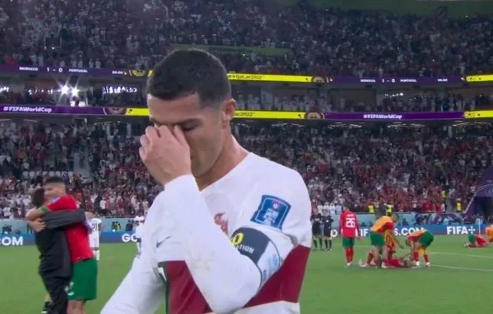 葡萄牙遭淘汰后众生相：C罗泪别赛场，佩佩怒喷阿根廷裁判