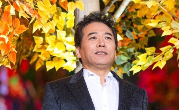 歌唱家佟铁鑫,连续登上春晚13年,娶二婚富商妻子收获幸福