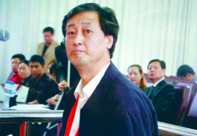 05年东北高速董事长养4情人贪数千万，妻子绝望跳楼：想清白做人