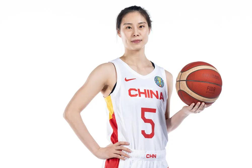 中国女篮2022世界杯在哪看(中国女篮2022世界杯12人名单 位置 年龄 身高 效力俱乐部 丨简评)