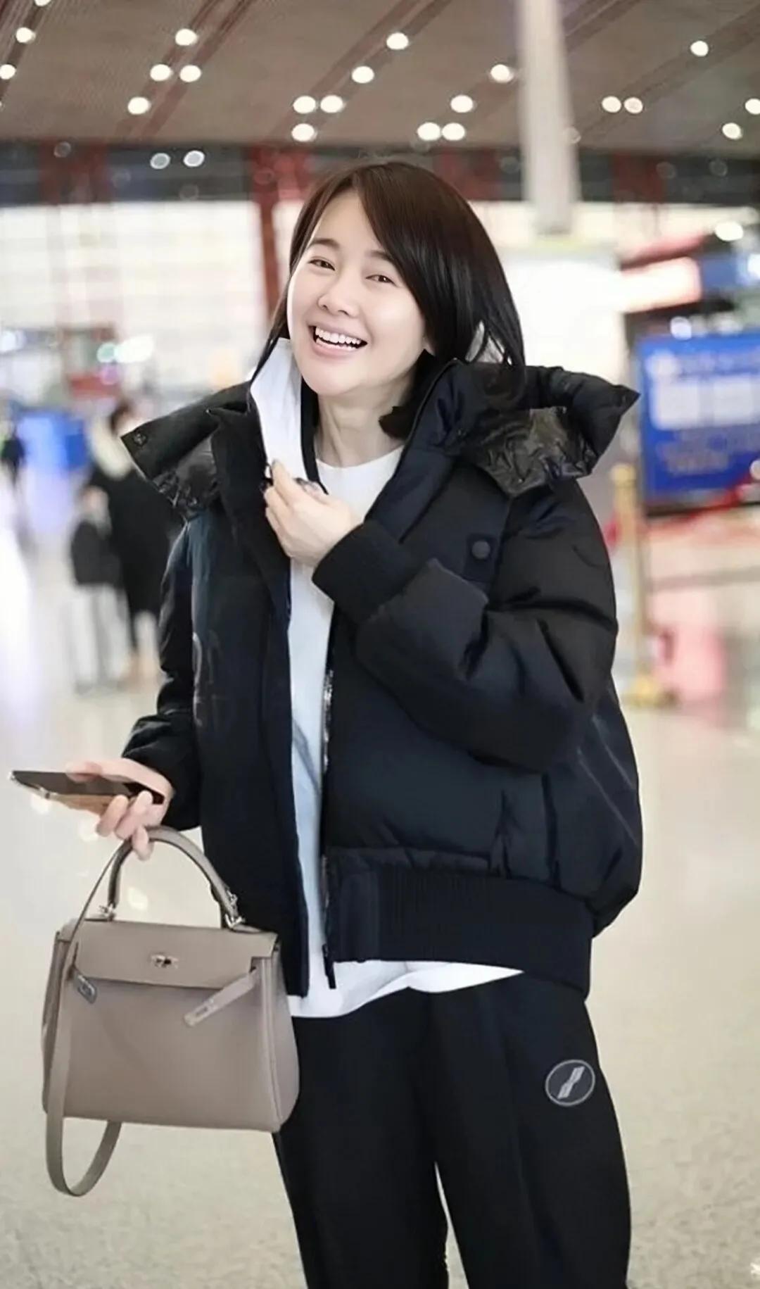 左小青腰肢柔软保养有道，美出高级感