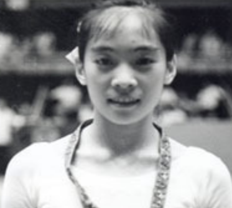 我国第一个奥运会冠军是谁（马燕红：中国首位体操奥运冠军，退役后赴美国，执教时遭白人刁难）