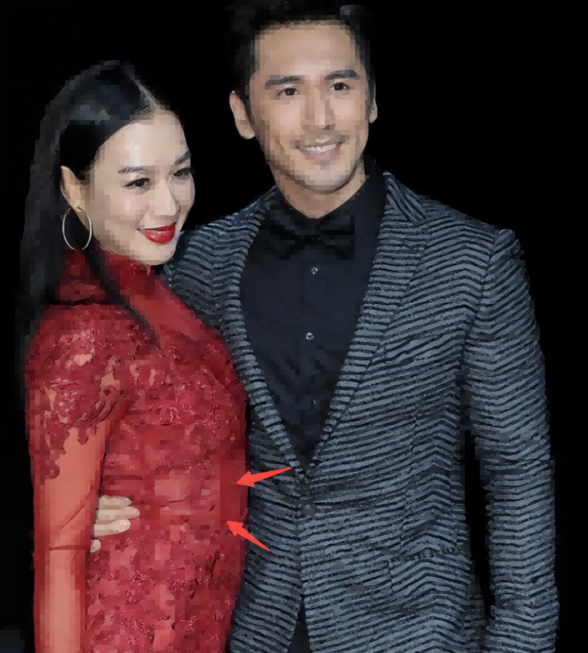 痘痘脸、赘肉、五五分！生图里的女星，让我看见了人间真实