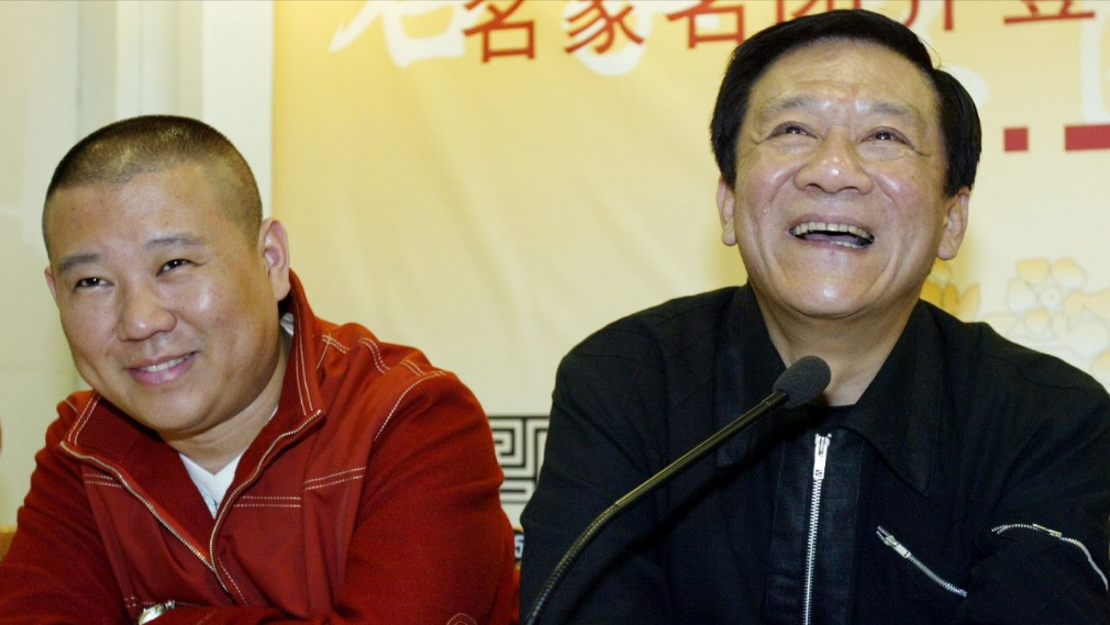 侯耀文去世16年,那个说要帮他照顾女儿的郭德纲,履行承诺了吗?