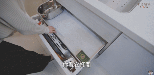 看了这个“教科书式”的厨房改造，我发现，小厨房也能用起来超爽