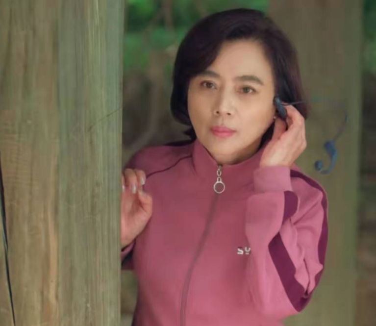 26岁离婚，34岁二婚嫁给犹太富商却两个月见一次面，李玲玉如何了