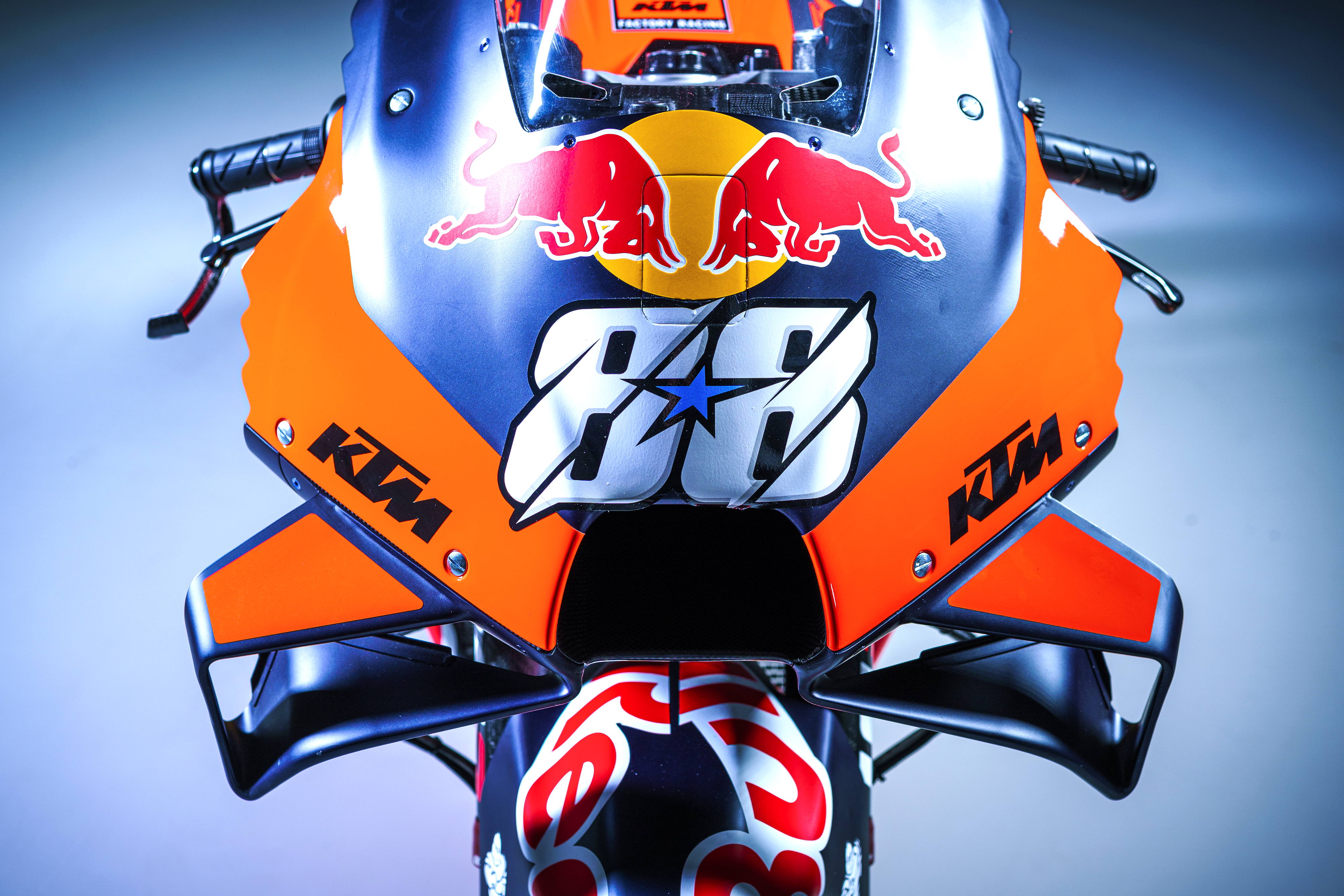 赛车rc比赛(MotoGP 2022：KTM MotoGP 红牛车队的 RC16 赛车)