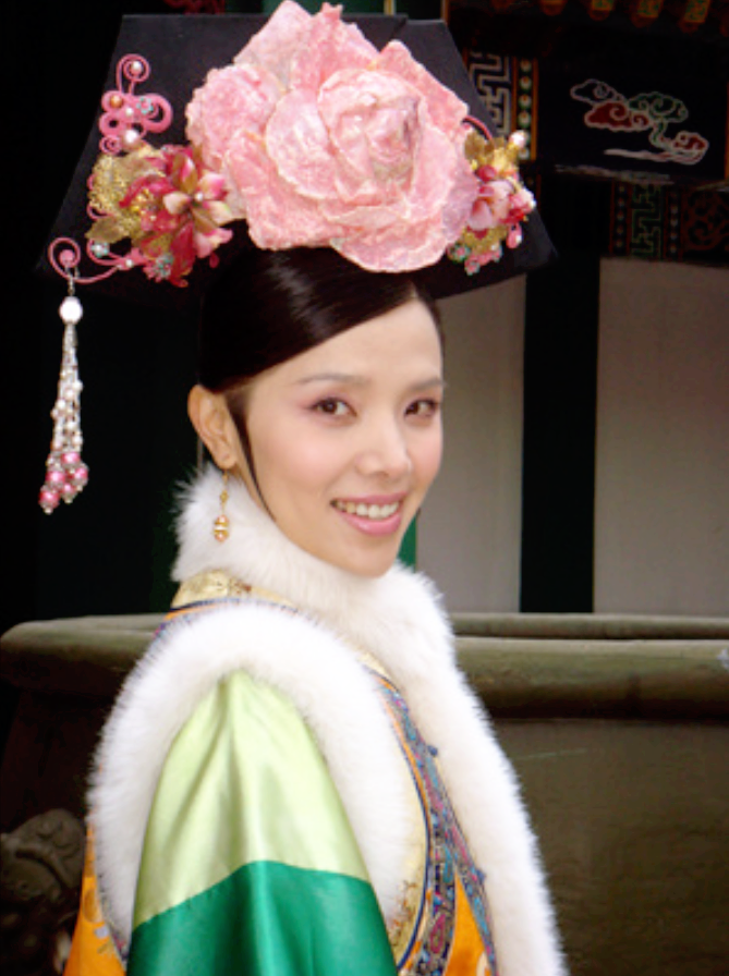 知名演员李佳璇：导演丈夫去世8年，与狗为伴，她的痴情让人泪目